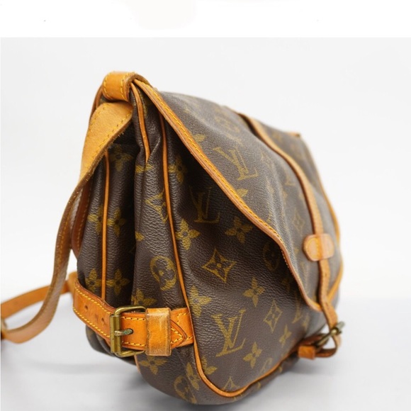 LouisVuittonSaumur shoulder crossbody 35 bag - Picture 3 of 17